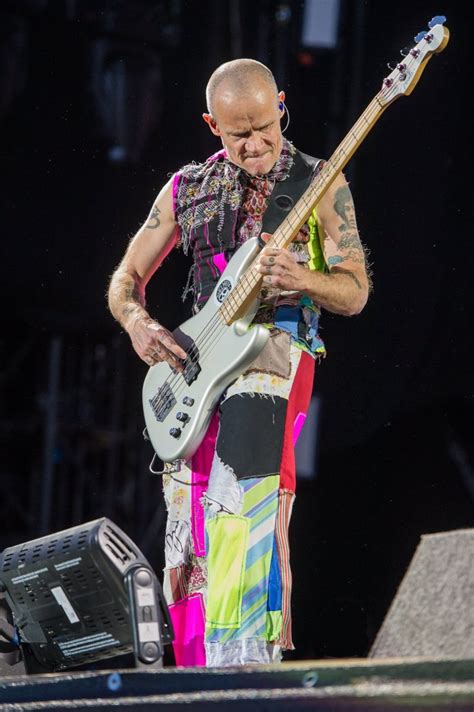 flea playing naked|Remembering the first time the Red Hot Chili Peppers performed。